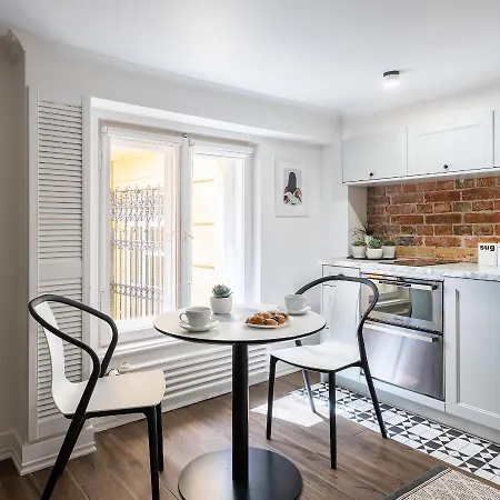 Krakowskie Przedmiescie 19 - 600m Od Zamku Krolewskiego - 50m Od Palacu Prezydenckiego - 800m Od Stacji Metra Nowy Swiat - Better Apartman *