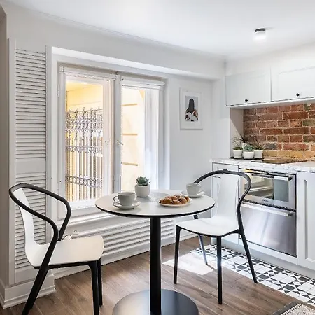 Apartman Krakowskie Przedmiescie 19 - 600m Od Zamku Krolewskiego - 50m Od Palacu Prezydenckiego - 800m Od Stacji Metra Nowy Swiat - Better