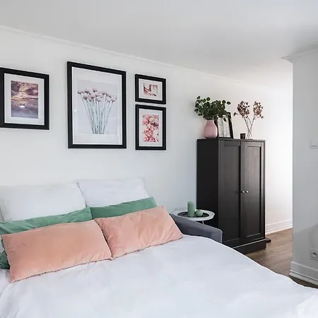 Apartman Krakowskie Przedmiescie 19 - 600m Od Zamku Krolewskiego - 50m Od Palacu Prezydenckiego - 800m Od Stacji Metra Nowy Swiat - Better *